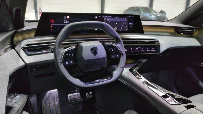 Peugeot 3008 nouveau Hybrid 145 e-dcs6 gt