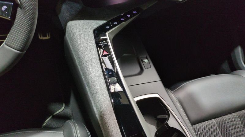 Peugeot 3008 nouveau Hybrid 145 e-dcs6 gt