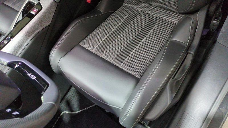 Peugeot 3008 nouveau Hybrid 145 e-dcs6 gt