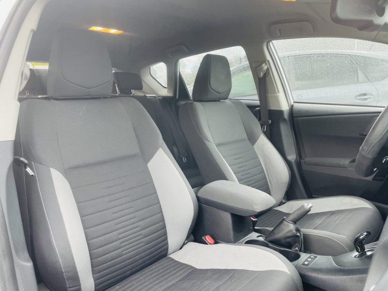 TOYOTA AURIS HSD 136H DESIGN / Entretien Complet - Caméra De Recul