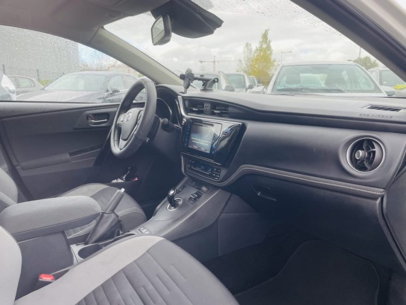 TOYOTA AURIS HSD 136H DESIGN / Entretien Complet - Caméra De Recul