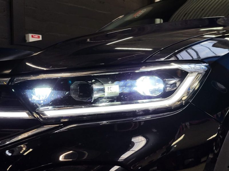 VOLKSWAGEN T-ROC 2.0 TDI 150 R LINE DSG7 / IQ LIGHT / CARPLAY / CAMERA DE RECUL  2024