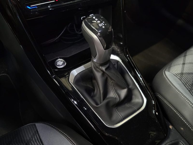 VOLKSWAGEN T-ROC 2.0 TDI 150 R LINE DSG7 / IQ LIGHT / CARPLAY / CAMERA DE RECUL  2024