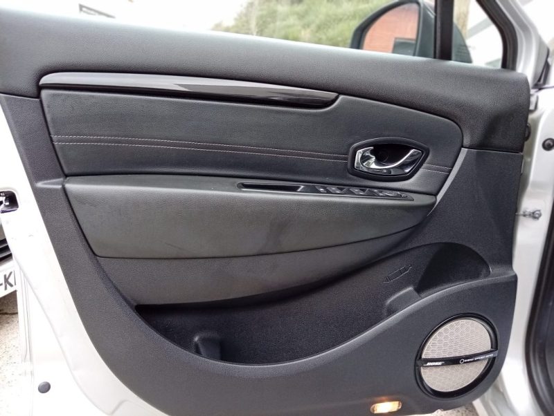 RENAULT MEGANE SCENIC 1.5 DCI 110CH pack BOSE / AUTO/PANO/ 2015