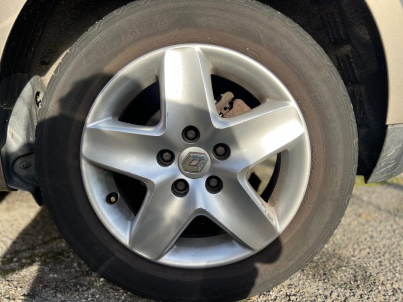 RENAULT SCENICIII 1.5 DCI 110CH FAP EXPRESSION EDC 2012