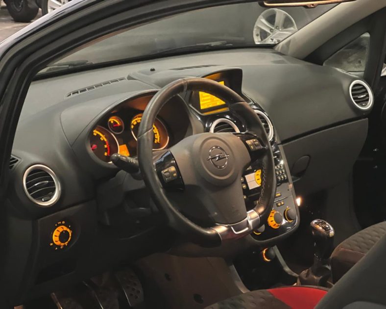 OPEL CORSA 1.6 GSI 150CH 
