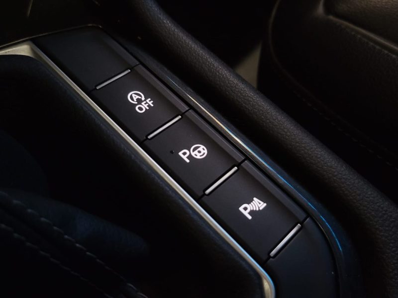 VOLKSWAGEN TIGUAN  2.0 TDI 150CV R-LINE TOIT OUVRANT / APPLE CARPLAY / SIEGES ELECTRIQUES / MAIN LIBRE 2021