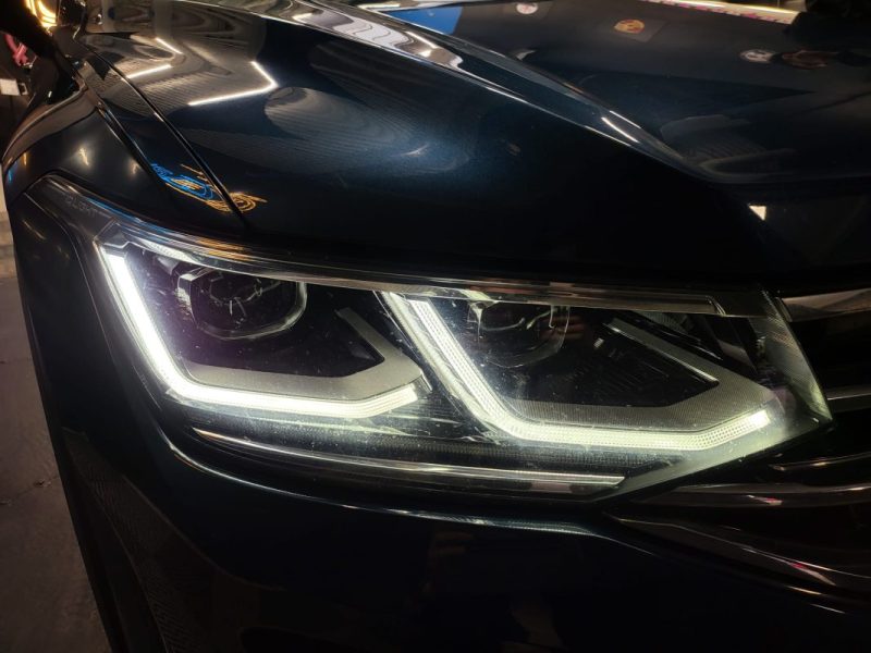 VOLKSWAGEN TIGUAN  2.0 TDI 150CV R-LINE TOIT OUVRANT / APPLE CARPLAY / SIEGES ELECTRIQUES / MAIN LIBRE 2021