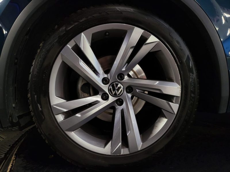 VOLKSWAGEN TIGUAN  2.0 TDI 150CV R-LINE TOIT OUVRANT / APPLE CARPLAY / SIEGES ELECTRIQUES / MAIN LIBRE 2021