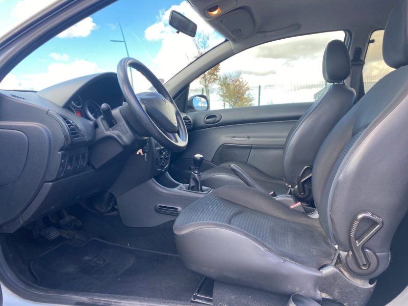 PEUGEOT 206 + 1.1 L 60 ch , Distribution, embrayage et entretien à jour