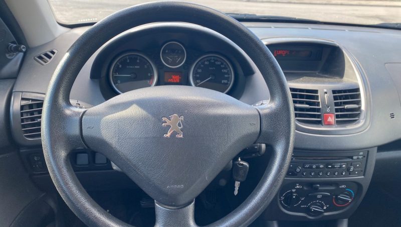 PEUGEOT 206 + 1.1 L 60 ch , Distribution, embrayage et entretien à jour