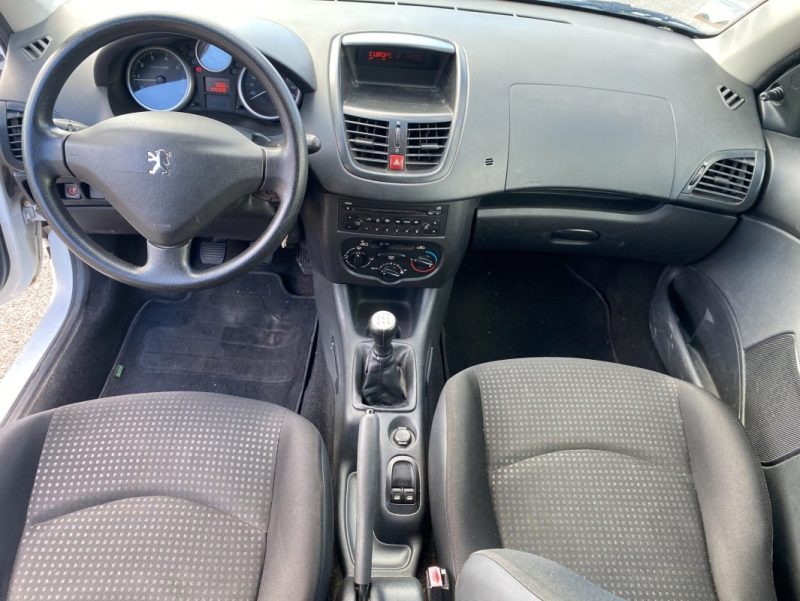 PEUGEOT 206 + 1.1 L 60 ch , Distribution, embrayage et entretien à jour