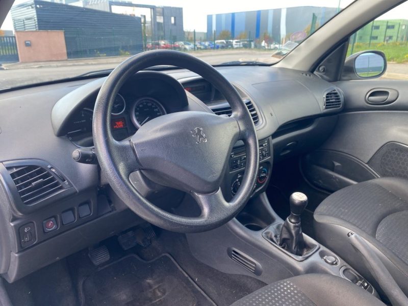 PEUGEOT 206 + 1.1 L 60 ch , Distribution, embrayage et entretien à jour