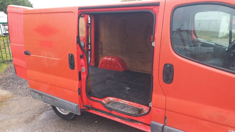 RENAULT TRAFIC L1H1  1ER ET 2  VITESSE HS 2005