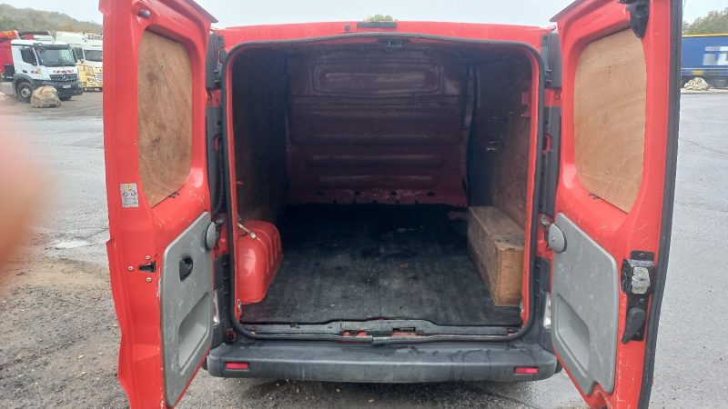 RENAULT TRAFIC L1H1  1ER ET 2  VITESSE HS 2005