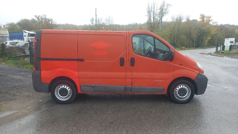 RENAULT TRAFIC L1H1  1ER ET 2  VITESSE HS 2005