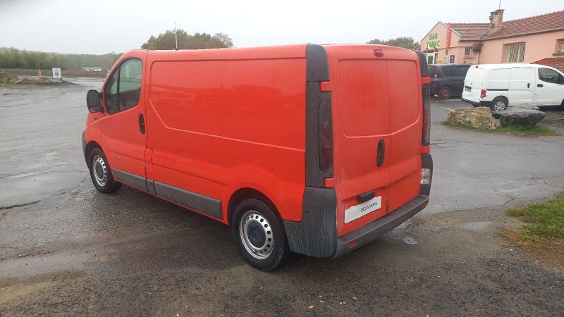 RENAULT TRAFIC L1H1  1ER ET 2  VITESSE HS 2005