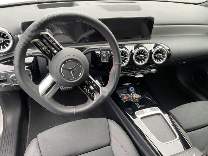 MERCEDES A200D AMG LINE 2024 - 5000 Kms - Toit ouvrant 