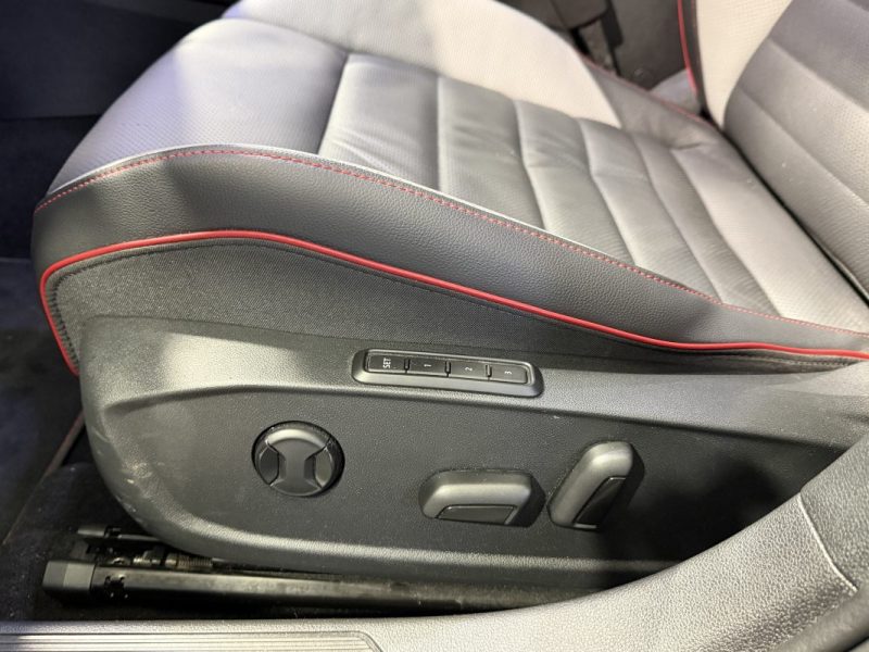 VOLKSWAGEN GOLF 8.5 GTI CLUBSPORT  PACK PERF / LIGNE AKRA / TOIT OUVRANT / HARMAN KARDON  