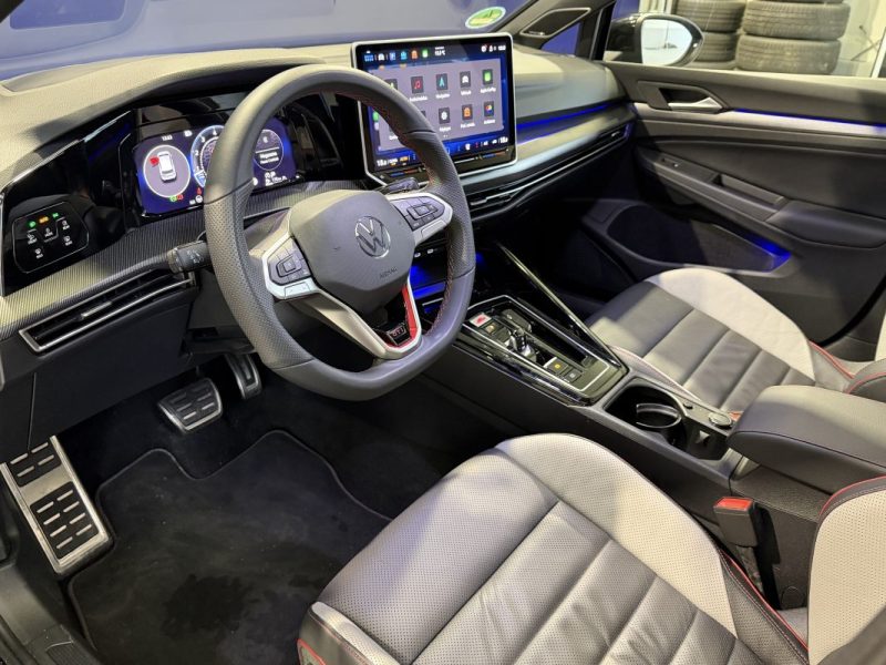 VOLKSWAGEN GOLF 8.5 GTI CLUBSPORT  PACK PERF / LIGNE AKRA / TOIT OUVRANT / HARMAN KARDON  