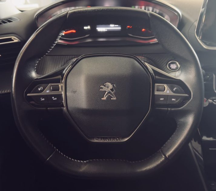 PEUGEOT 2008 1.5HDI 110ch S&S BVM6 Allure / CARPLAY / FEU LED / 