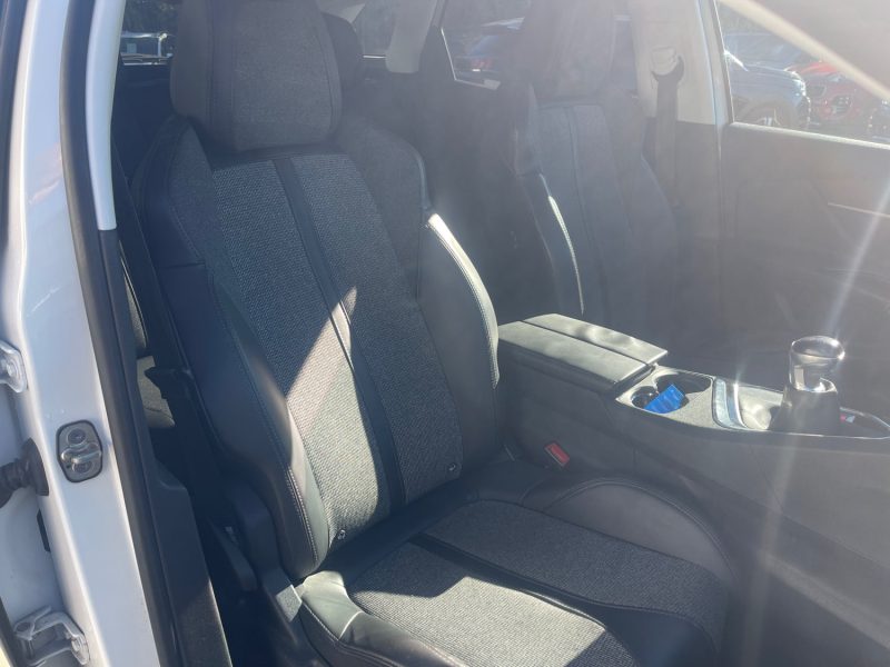 PEUGEOT 3008 1.2 Turbo 130CH ALLURE S&S 123MKM