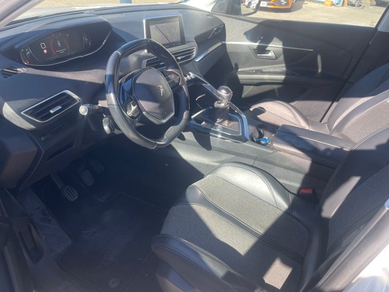 PEUGEOT 3008 1.2 Turbo 130CH ALLURE S&S 123MKM