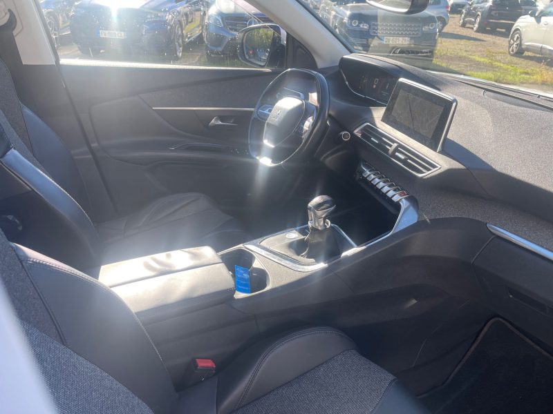 PEUGEOT 3008 1.2 Turbo 130CH ALLURE S&S 123MKM