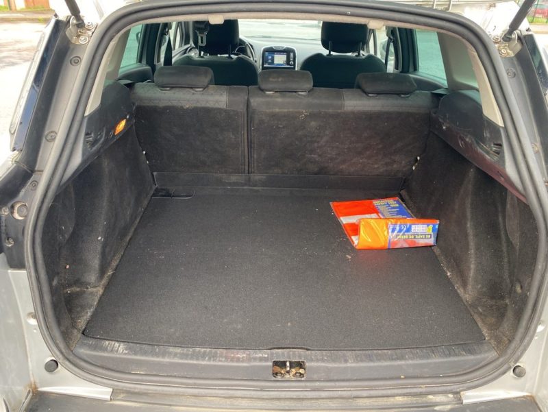 RENAULT CLIO IV ESTATE 1.5 L DCI 90 ch INTENS