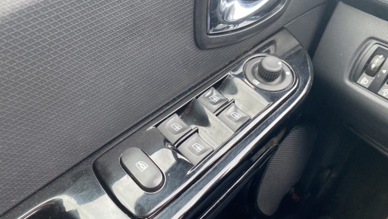 RENAULT CLIO IV ESTATE 1.5 L DCI 90 ch INTENS