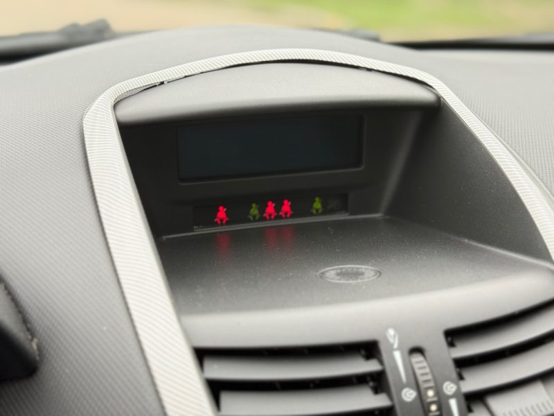 Peugeot 207 1.6 VTi 120 Executive – Clim – Toit Panoramique –  Révisée &  Garantie 6 mois. 