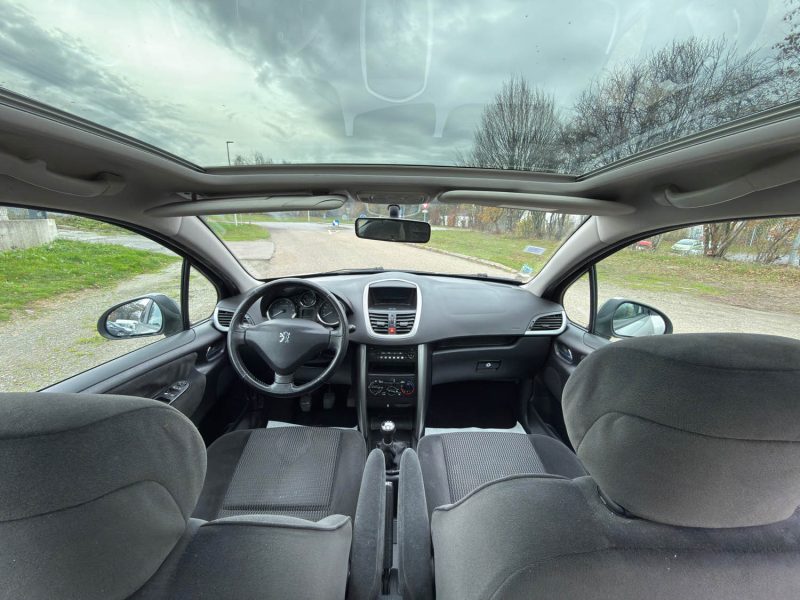 PEUGEOT 207 1.6E 16V 120 Exécutive, - Clim - Toit Pano - Révisée & Garantie 6 Mois.