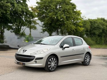 Peugeot 207 1.6 VTi 120 Executive – Clim – Toit Panoramique –  Révisée &  Garantie 6 mois. 