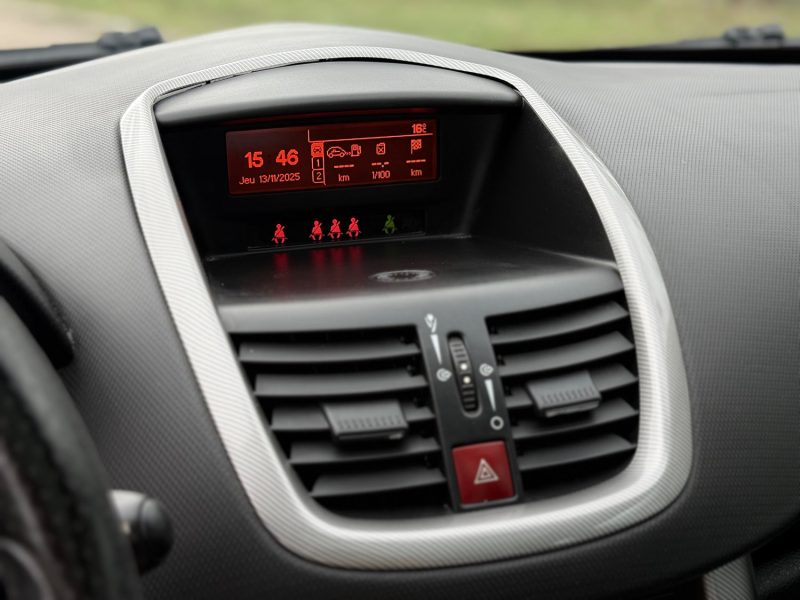 PEUGEOT 207 1.6E 16V 120 Exécutive, - Clim - Toit Pano - Révisée & Garantie 6 Mois.