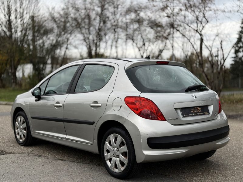 Peugeot 207 1.6 VTi 120 Executive – Clim /  toit panoramique /  Révisée &  garantie 6 mois. 
