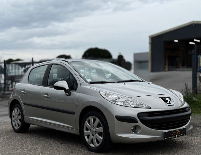 PEUGEOT 207 1.6E 16V 120 Exécutive, - Clim - Toit Pano - Révisée & Garantie 6 Mois.