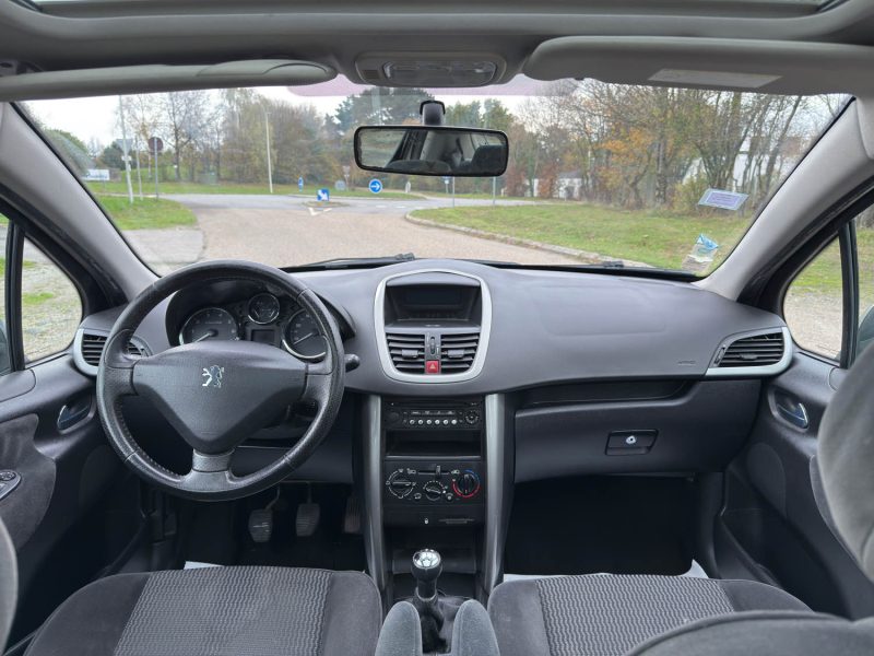 PEUGEOT 207 1.6E 16V 120 Exécutive, - Clim - Toit Pano - Révisée & Garantie 6 Mois.