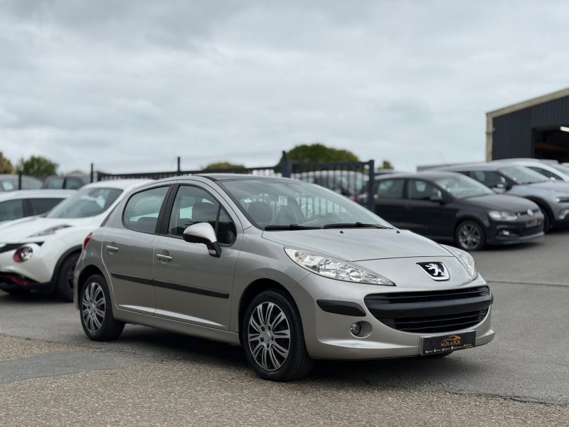 Peugeot 207 1.6 VTi 120 Executive – Clim – Toit Panoramique –  Révisée &  Garantie 6 mois. 