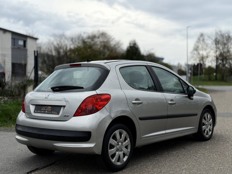 PEUGEOT 207 1.6E 16V 120 Exécutive, - Clim - Toit Pano - Révisée & Garantie 6 Mois.