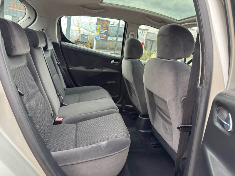PEUGEOT 207 1.6E 16V 120 Exécutive, - Clim - Toit Pano - Révisée & Garantie 6 Mois.
