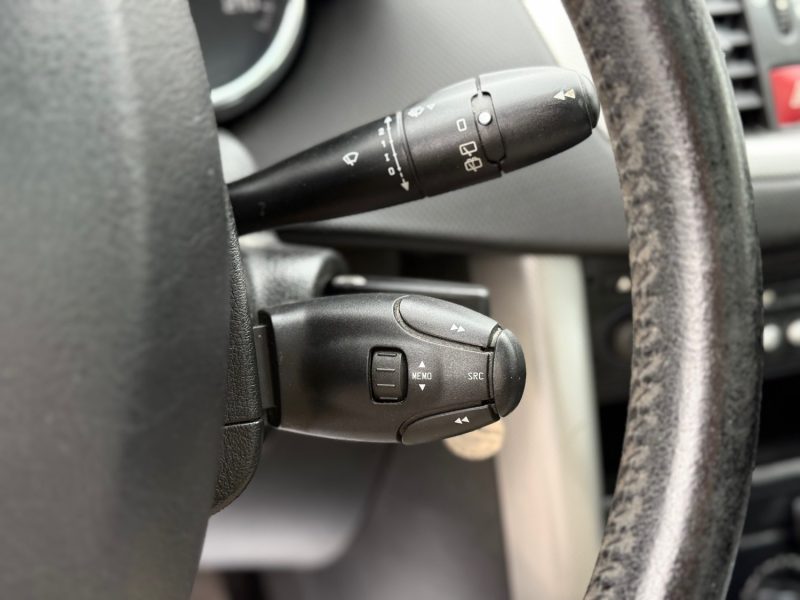 PEUGEOT 207 1.6E 16V 120 Exécutive, - Clim - Toit Pano - Révisée & Garantie 6 Mois.