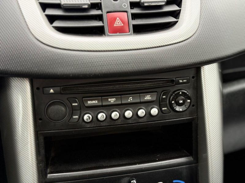 PEUGEOT 207 1.6E 16V 120 Exécutive, - Clim - Toit Pano - Révisée & Garantie 6 Mois.