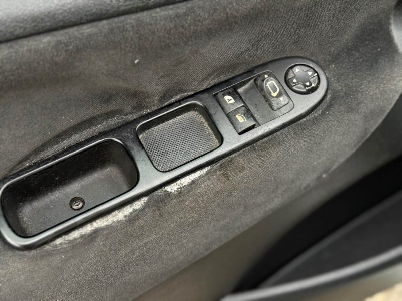 PEUGEOT 207 1.6E 16V 120 Exécutive, - Clim - Toit Pano - Révisée & Garantie 6 Mois.