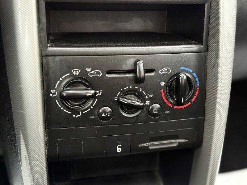 PEUGEOT 207 1.6E 16V 120 Exécutive, - Clim - Toit Pano - Révisée & Garantie 6 Mois.