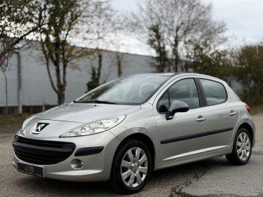 PEUGEOT 207 1.6E 16V 120 Exécutive, - Clim - Toit Pano - Révisée & Garantie 6 Mois.