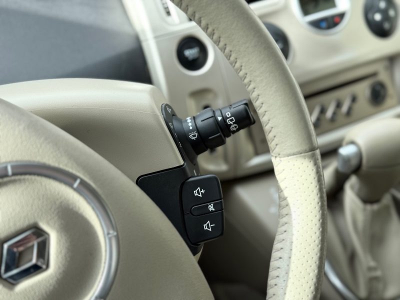 RENAULT Mégane Scénic 1.9 dCi 130 FAP Privilège – Boîte Auto/ Radar Ar / Révisée & Garantie 6 mois. 