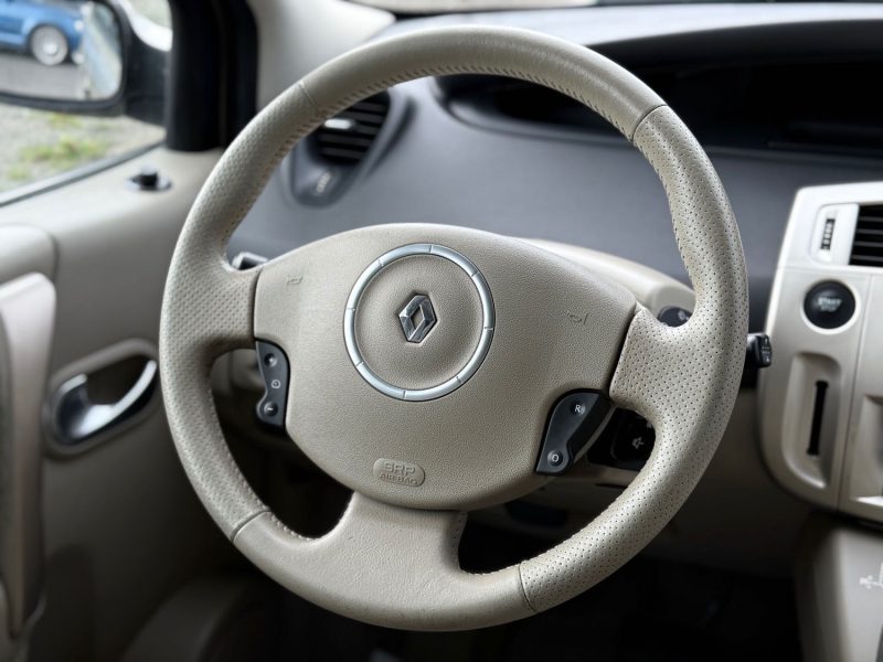 RENAULT Mégane Scénic 1.9 dCi 130 FAP Privilège – Boîte Auto/ Radar Ar / Révisée & Garantie 6 mois. 