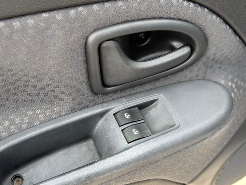 RENAULT CLIO 1.2 16V 75CH CAMPUS AUTHENTIQUE  