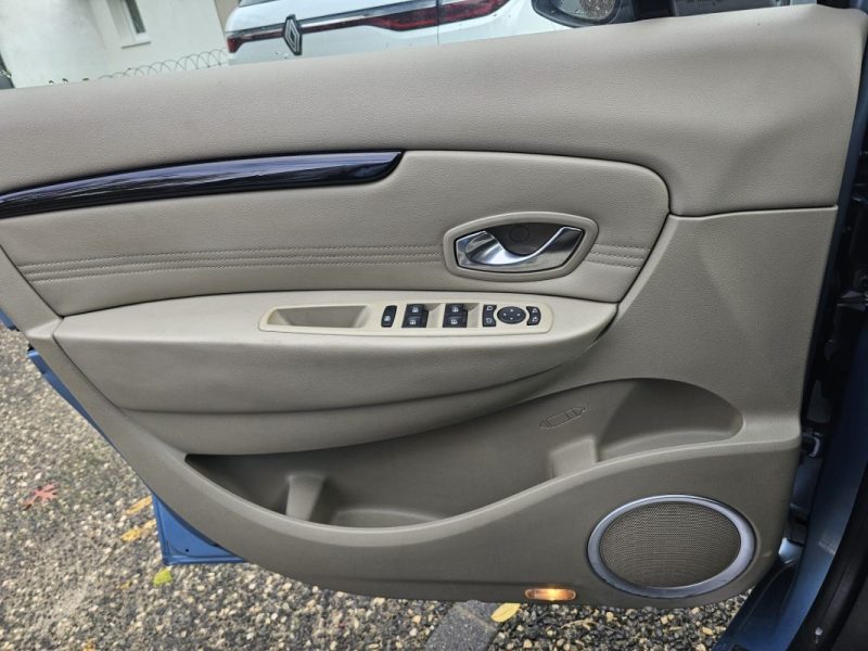 RENAULT SCENIC III 1.4 TCE 130CH LUXE PRIVILÈGE  2010