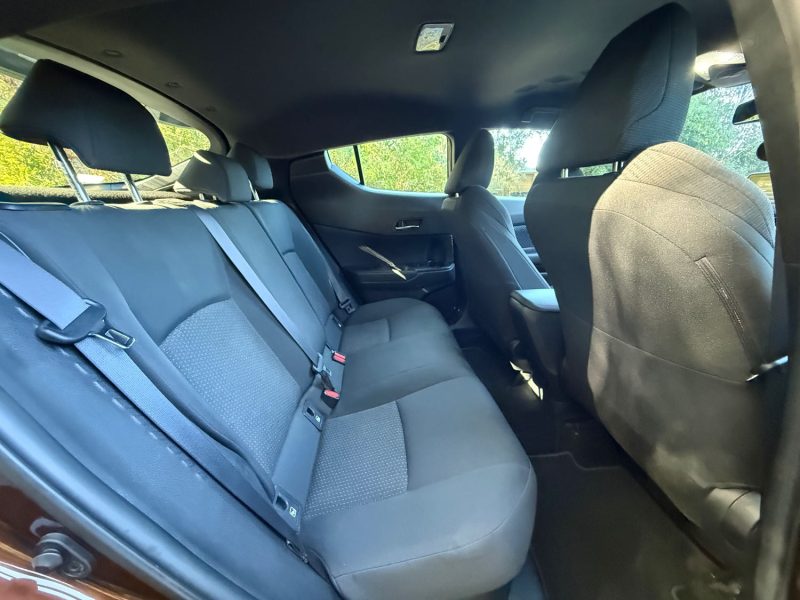 TOYOTA C-HR 122H DYNAMIC 2WD E-CVT 